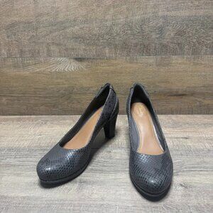 Clarks Artisan Gray Snake Embossed Leather Court Shoe Heels Women's Size 8.5
